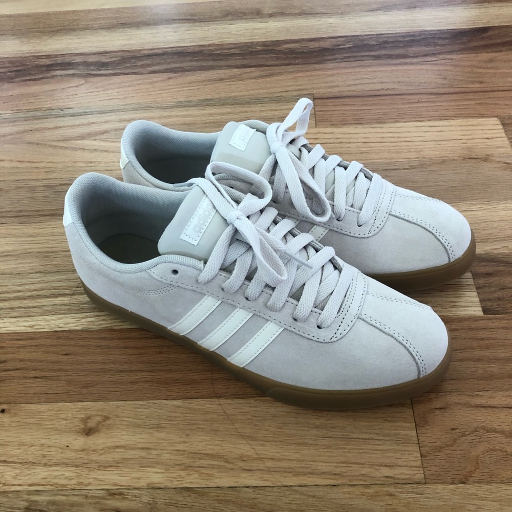 Women’s Adidas Courtset 9 1/2 gray/white gum sole